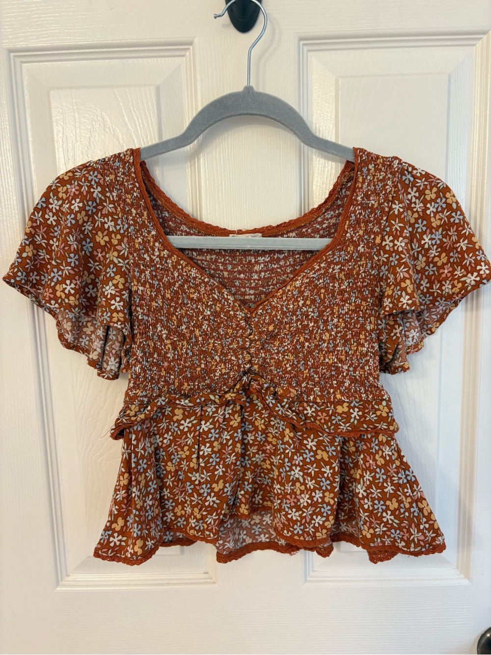 En Creme Rust Floral Smocked Tie-Front Crop Top